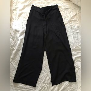 Lauren Conrad black dress capris